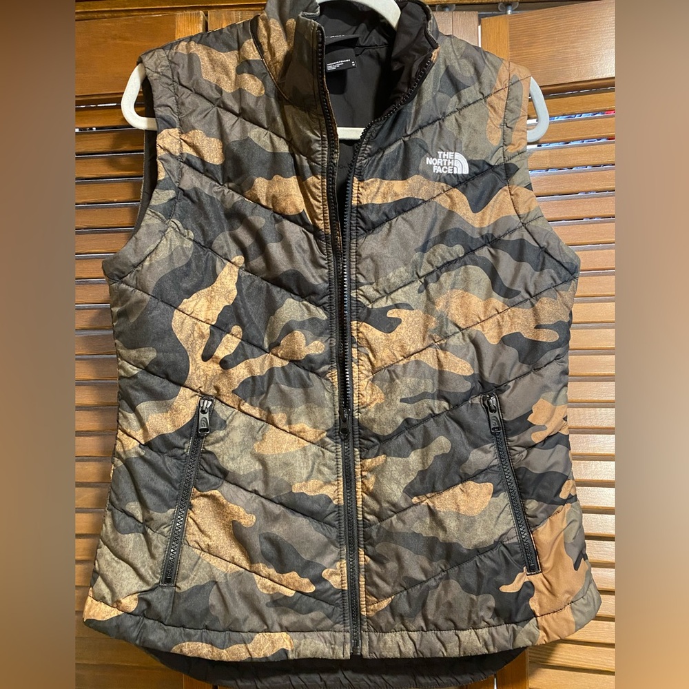 North Face Women’s Tamburello Camo Puffer Vest- Black, Green, Tan size M